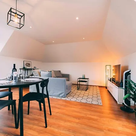 Station Center Apartment *